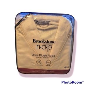 Brookstone NAP ultra plush robe